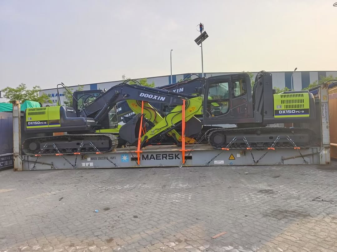 15 ton, 23 tony koparki gotowe do wysyłki na Bliskim Wschodzie