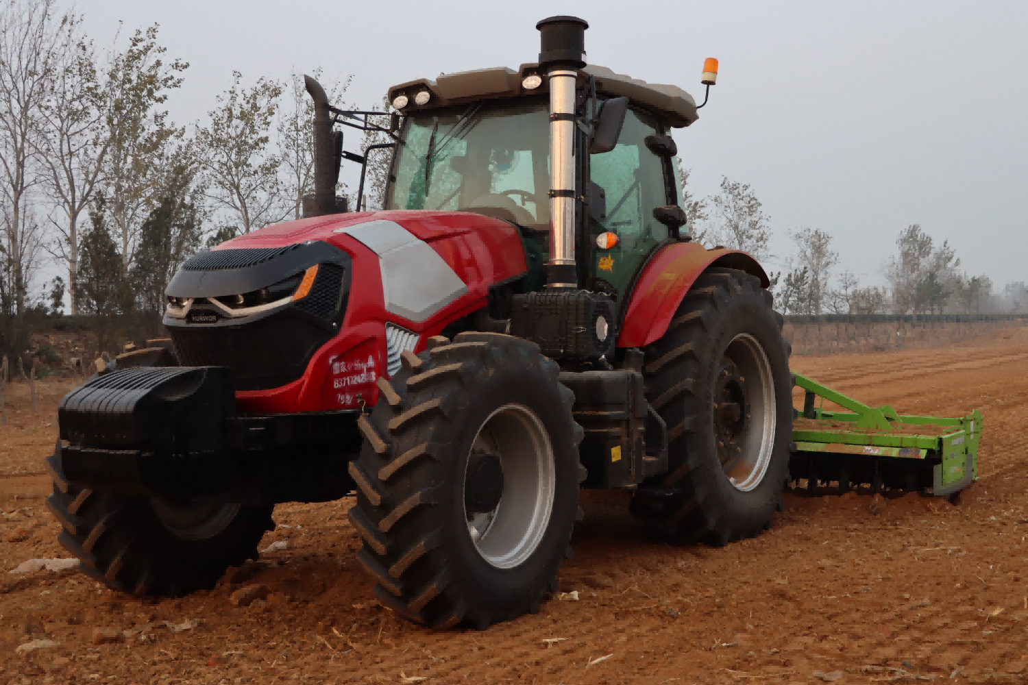 Jak wybrać pasujące narzędzia rolnicze do traktora